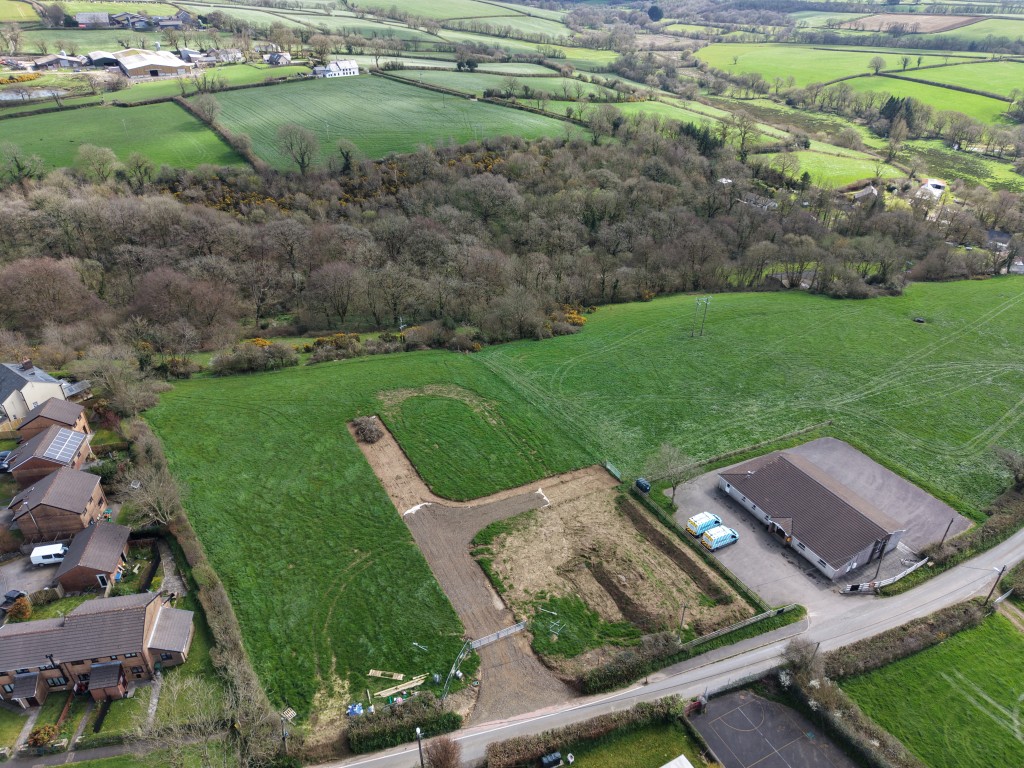 Lot: 90 - LAND WITH PLANNING FOR TWELVE DWELLINGS - View 1 of the field